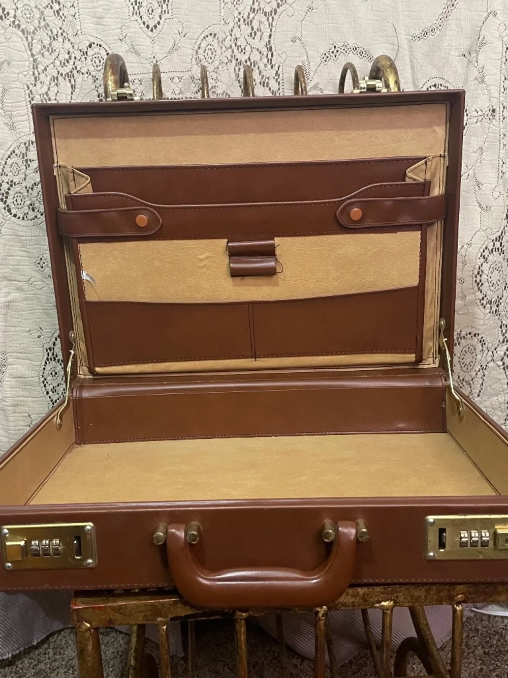 Vintage light brown faux leather briefcase